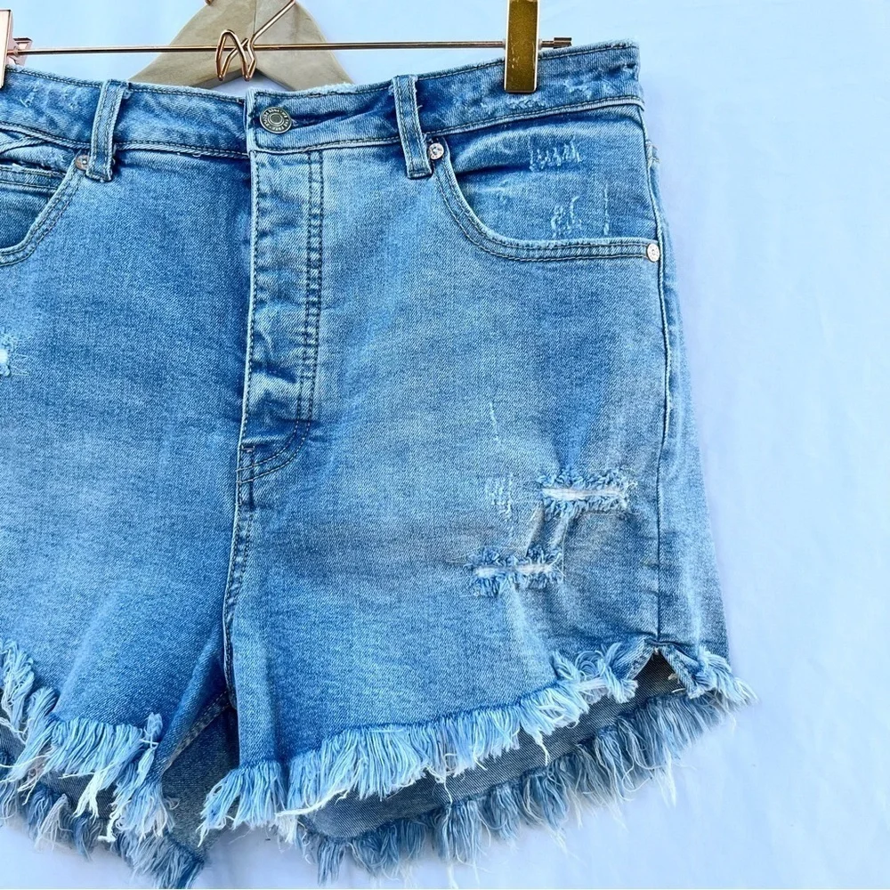 FREE PEOPLE | NWOT CRVY VINTAGE HIGH RISE CUT OFF DENIM JEAN SHORTS SIZE 31